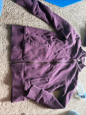 B49 Women’s Md Carhartt Plum Zip-Up Hoodie— Pilling